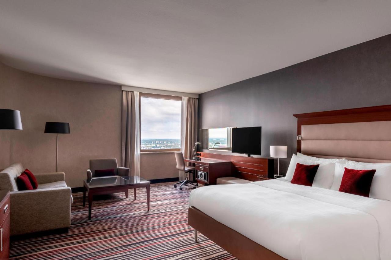 פרנקפורט Frankfurt Marriott Hotel מראה חיצוני תמונה A room at the Hilton London Heathrow