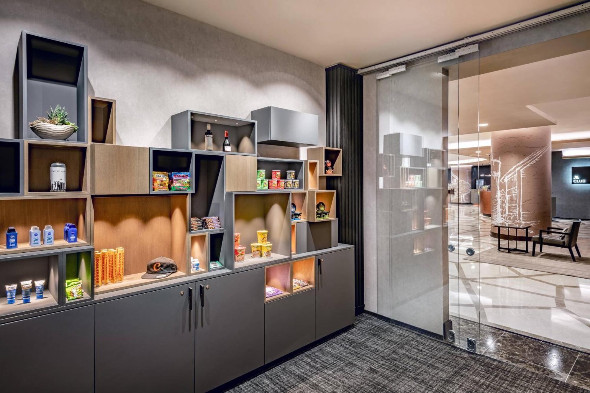 פרנקפורט Frankfurt Marriott Hotel מראה חיצוני תמונה A sliding door